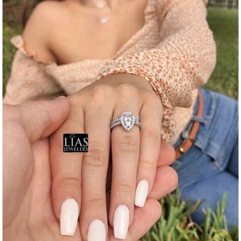 Brand New 18k White Gold  Wedding Ring Set
